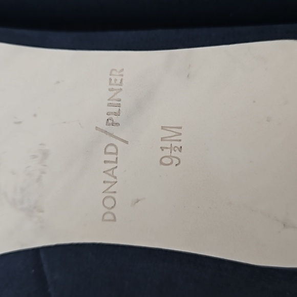 Donald Pliner Pointed Black Metallic Low Kitten Heels - Size 9 1/2 - Picture 7 of 12